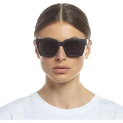 Le Specs   Weekend Riot Matte Black/Smoke Polarised Lenses -Fashion Sunglasses Store LSP2102354 1 2 82921.1690955539.1280.1280